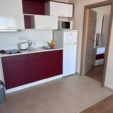 Appartement Premier F1 420 *